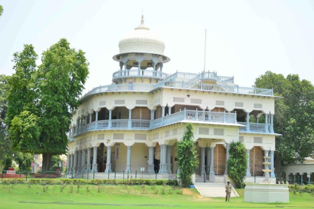 Grand exterior of Anand Bhavan museum in Prayagraj, showcasing Nehru family heritage and Indian history.